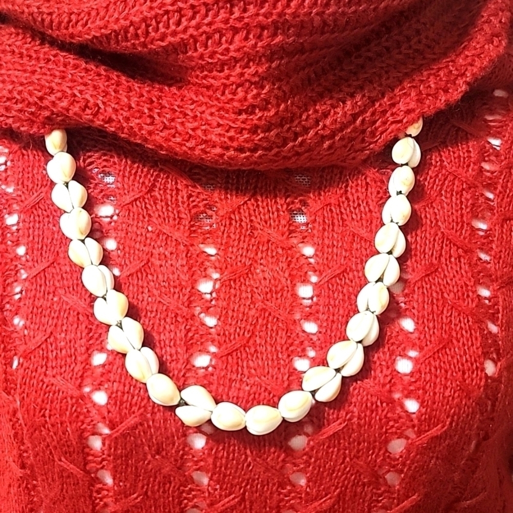 🏷️Beautiful vintage cowrie shell necklace 17 inches long very good condition